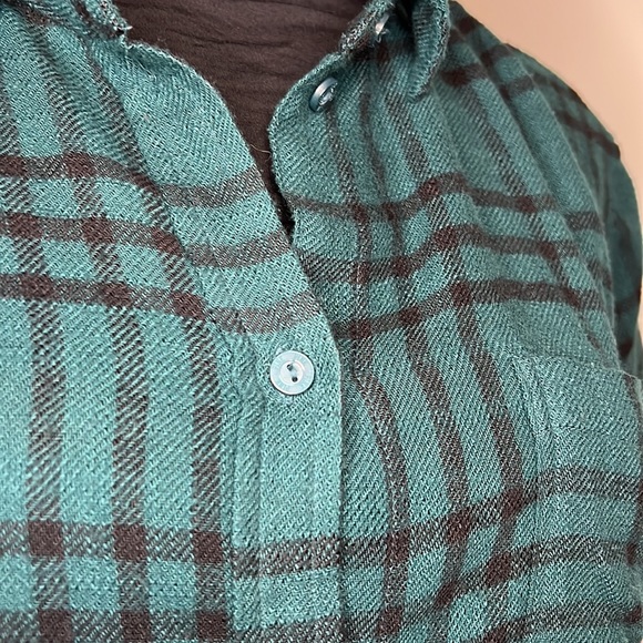 PINK deep teal & black plaid crop flannel - Picture 3 of 9